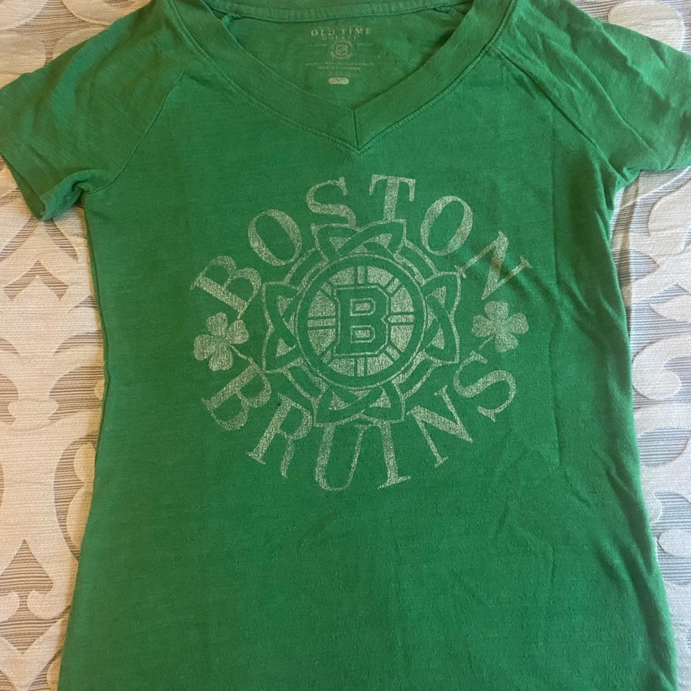 Women’s Boston Bruins t-shirt size small
